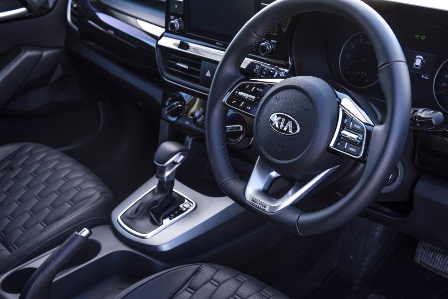 Интерьер Kia Seltos EX+ 2020 года  (ZA) (фото 17 из 34)